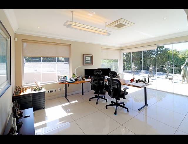 140M² OFFICE TO LET IN VICTORY PARK